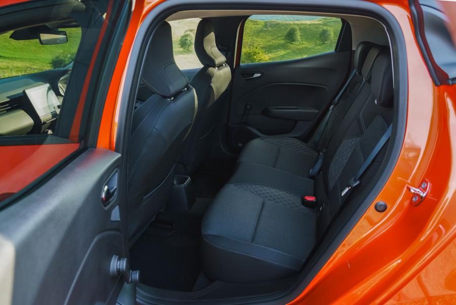 Интерьер Renault Clio 2019 года  (UK) (фото 29 из 40)